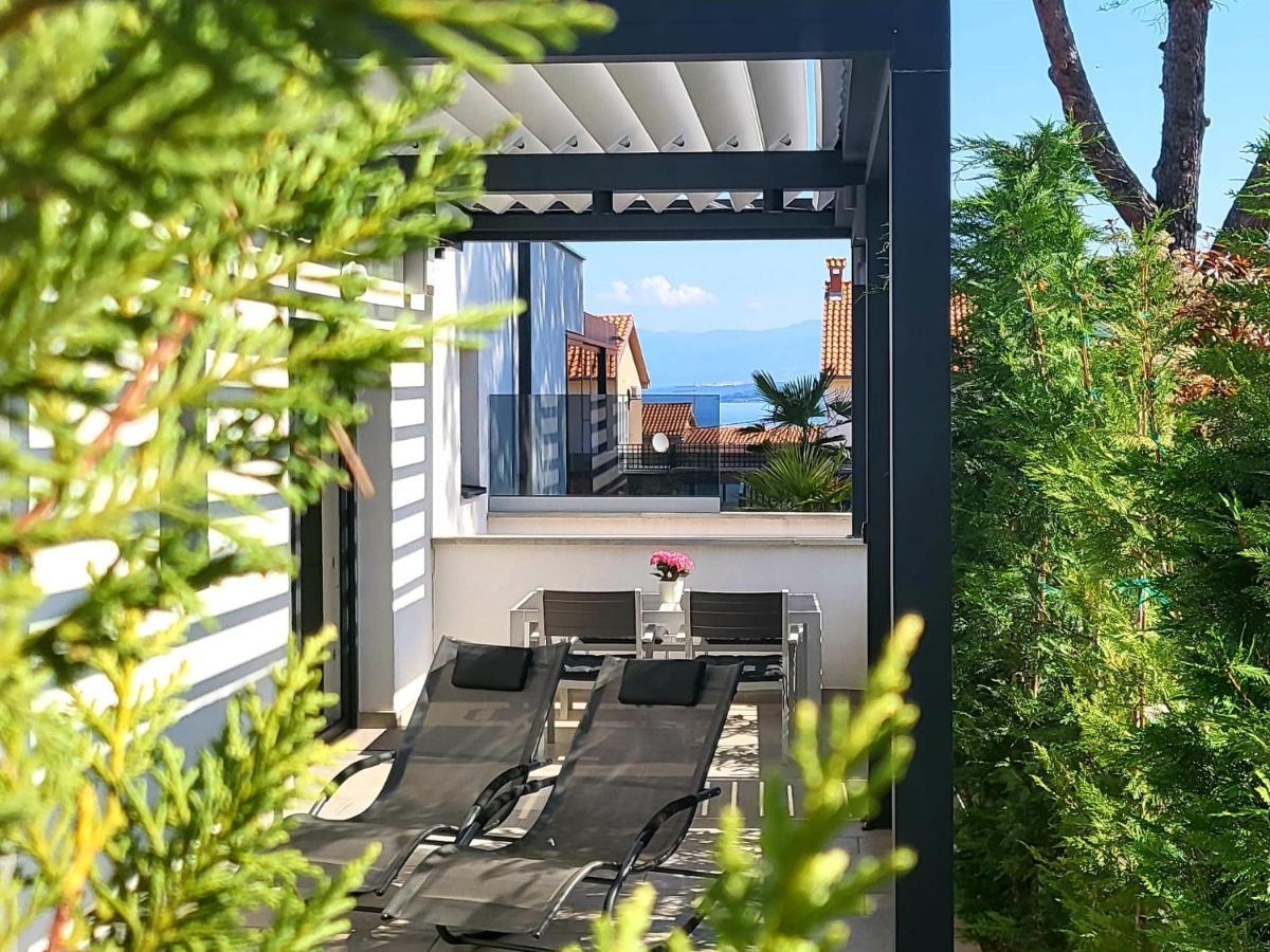 Modern Apartments Elle Malinska Vantacici Exterior photo